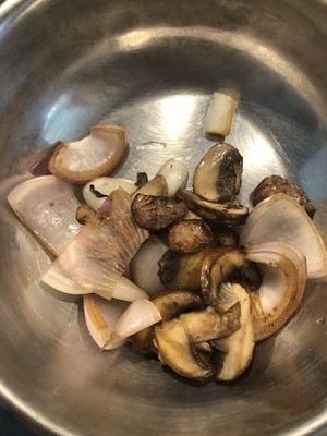 三汁排骨的做法 步骤3