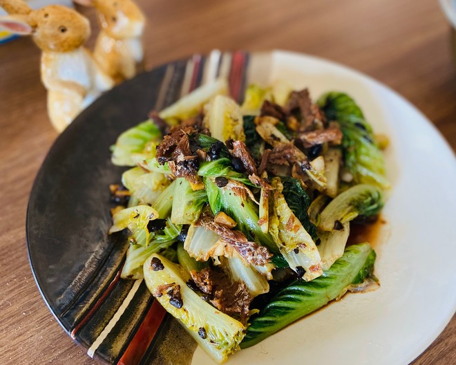 【酱香+海味+鲜蔬】豆豉鲮鱼生菜的做法