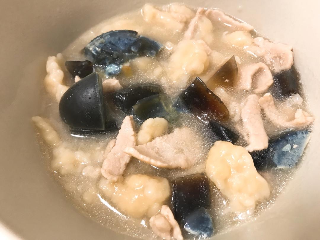 红枣养生汤做的皮蛋瘦肉疙瘩汤