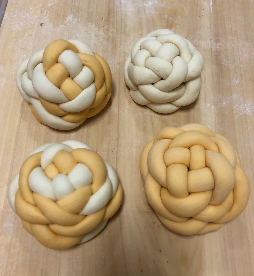 二哈大朔做的绣球馒头