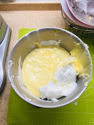 超柔软戚风蛋糕的做法 步骤9