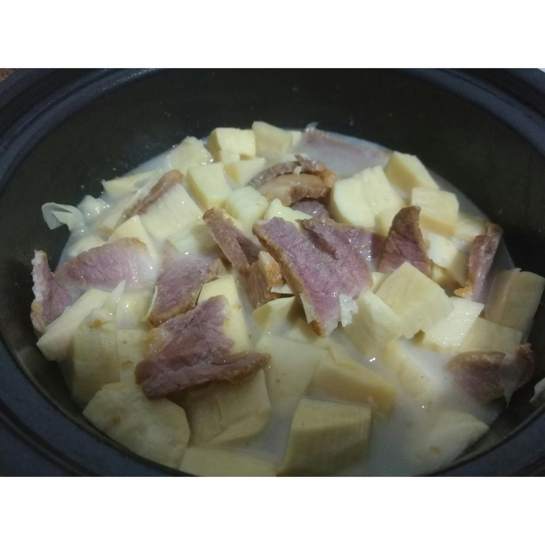 独嗅茶香做的咸肉炖毛笋