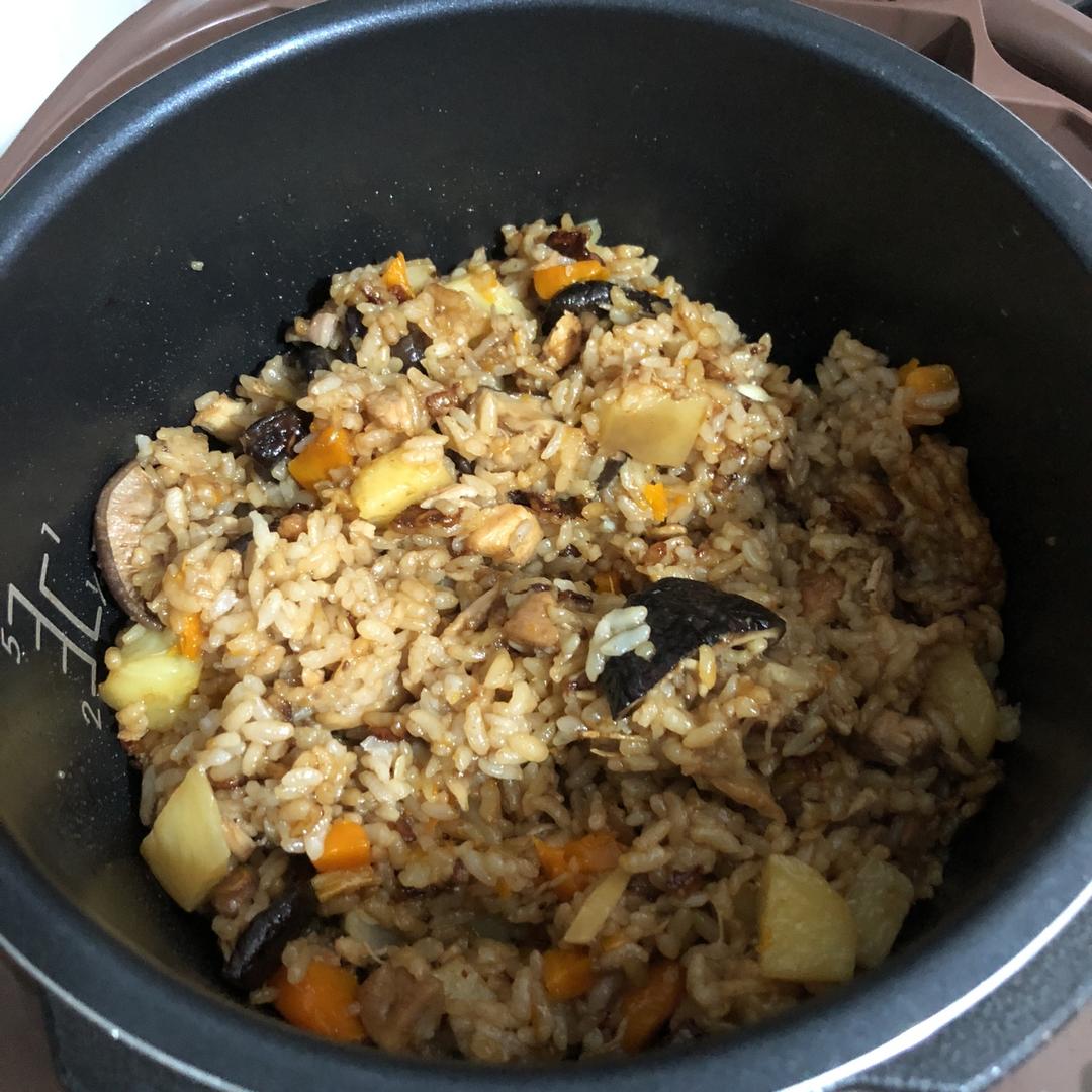 j做的【香菇鸡肉焖饭】