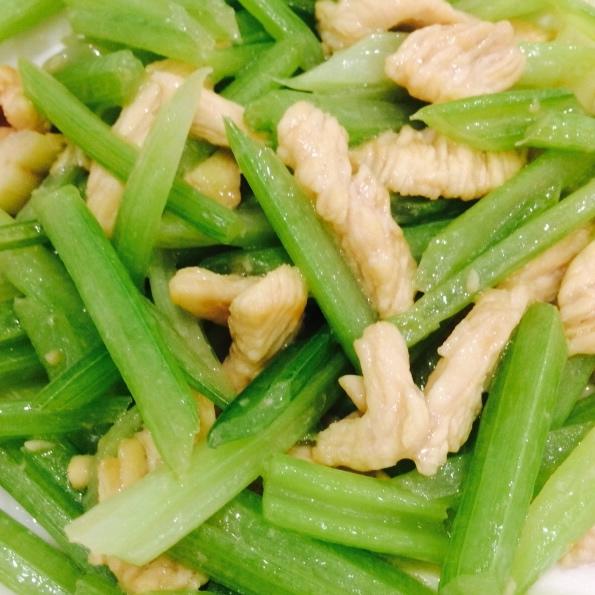 小默叨做的芹菜炒鸡肉
