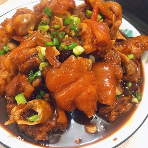 香嫩红烧猪手的做法 步骤3
