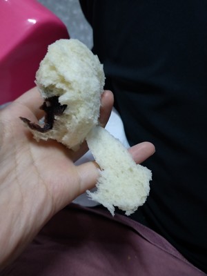揉面不用厨师机不用粘手也能做出拉丝的红豆沙小面包的做法 步骤7