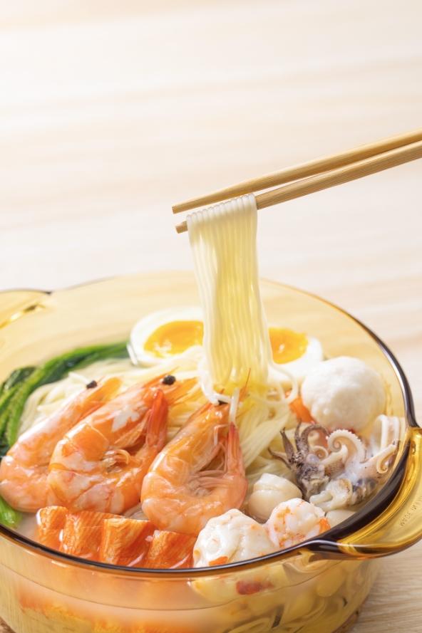 快手大满足|十分钟完成!料多多的海鲜面·鲜味十足!的做法 步骤6