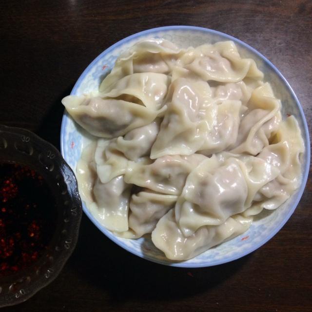 包的馄饨和饺子,自己也学着做了很多次,一般都是芹菜大葱牛肉or羊肉