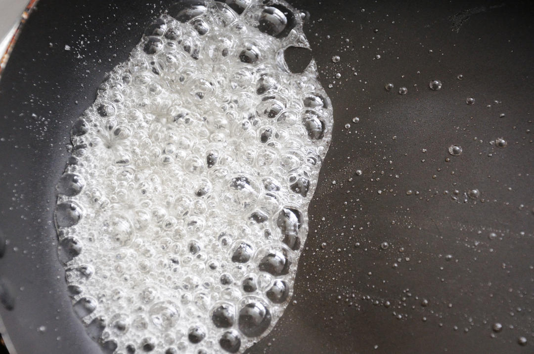 【拔丝苹果 百分百成功 附炒糖过程最详细图解 适合各种拔丝菜品的做法步骤图】千寻树-制作