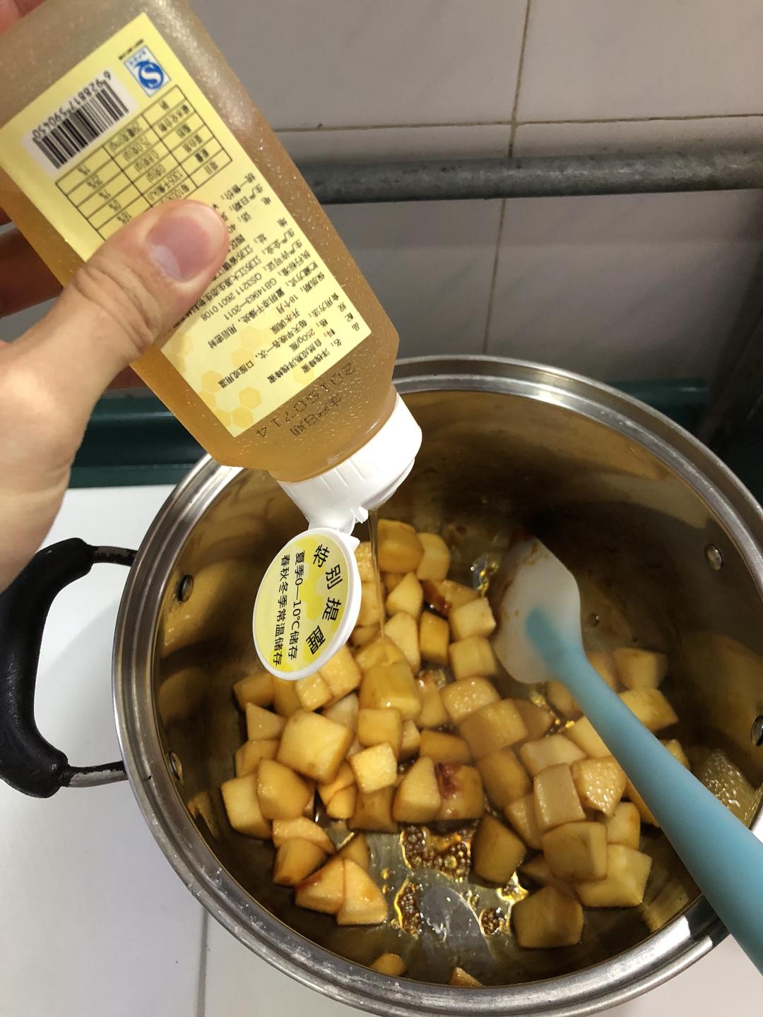 【附赠蛋白糖的萨芭雍苹果派的做法步骤图】吃饭不容易-制作