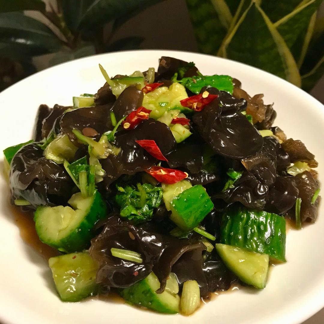 深呼吸_lwl做的凉拌黄瓜黑木耳