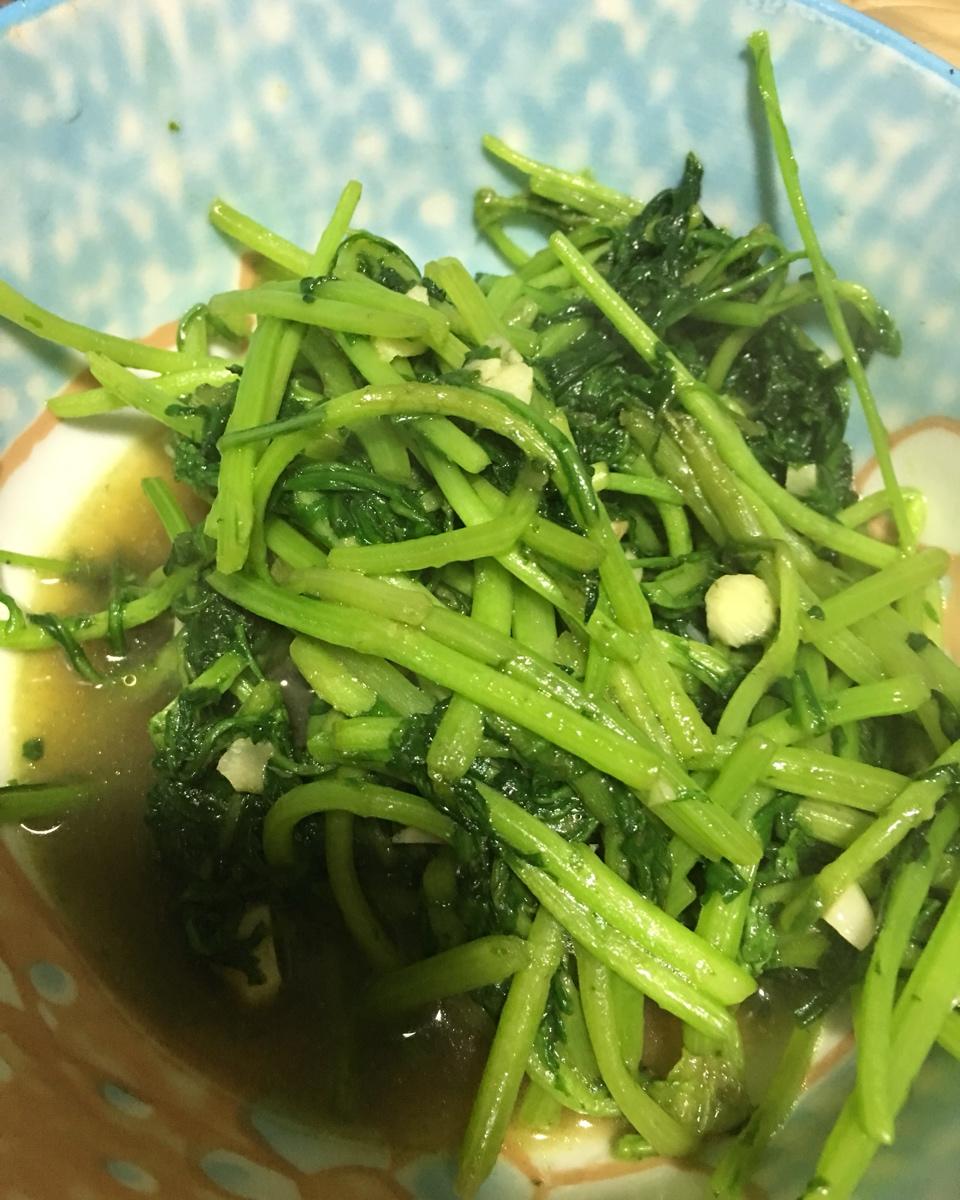 【清炒茼蒿图片】西西麻麻的私厨料理_下厨房
