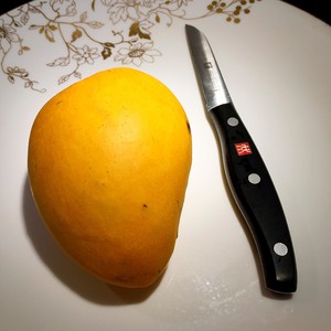 巧切芒果花的做法