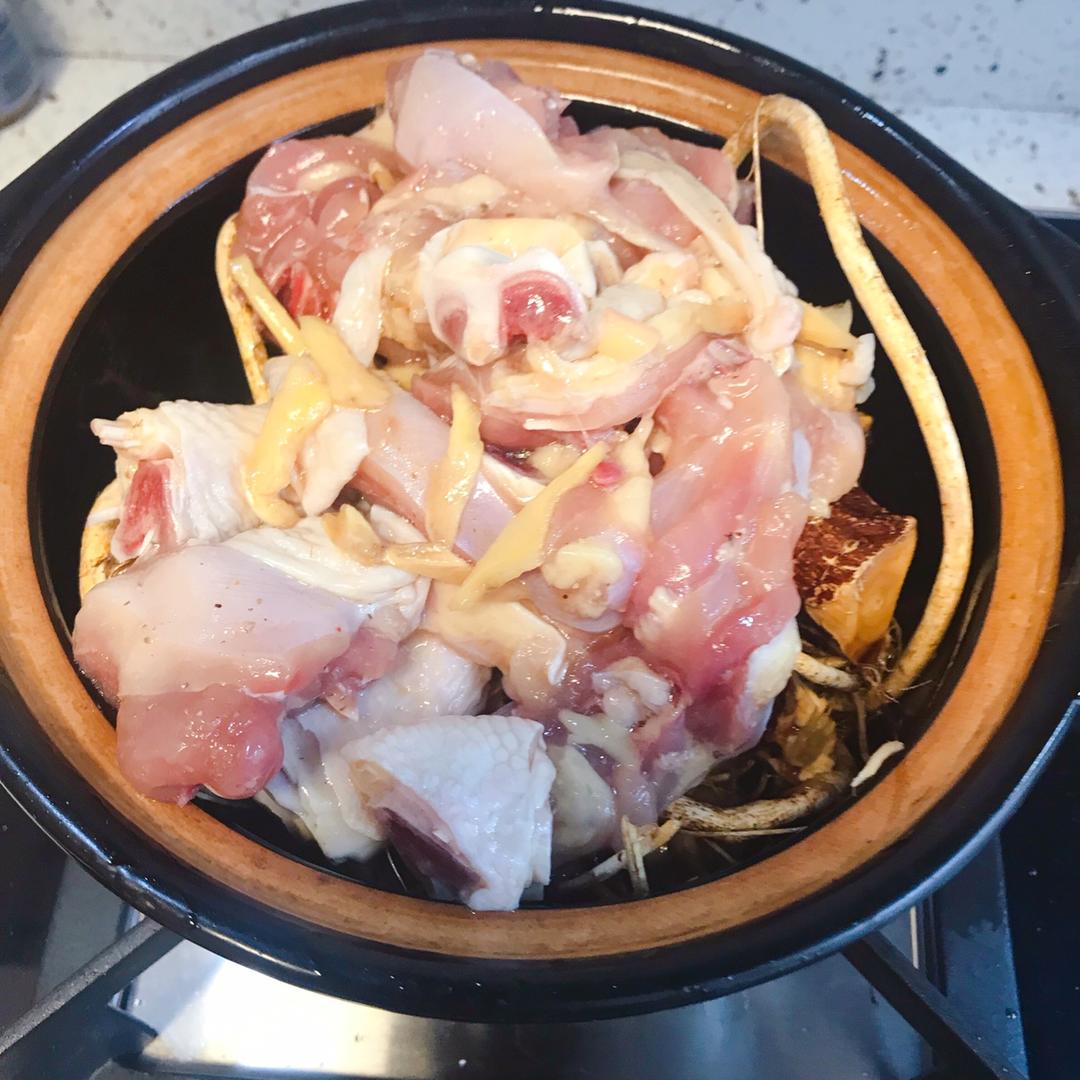 五指毛桃焗鸡腿肉