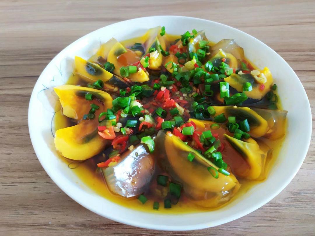 美食小当家亚军做的凉拌皮蛋