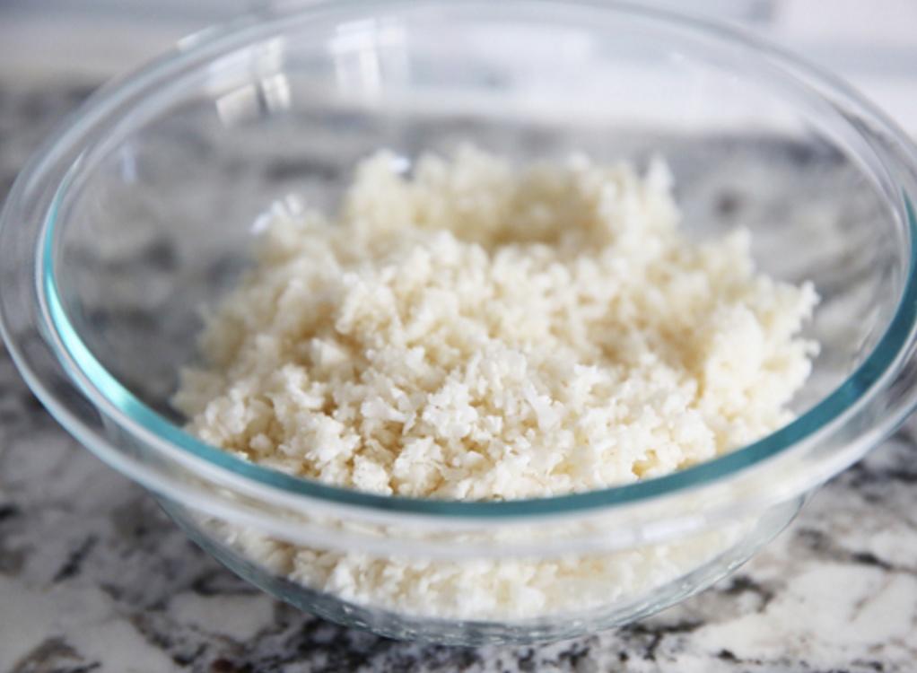 【菜花儿披萨饼底（含芝士超详细版）的做法步骤图】candicedemo-制作