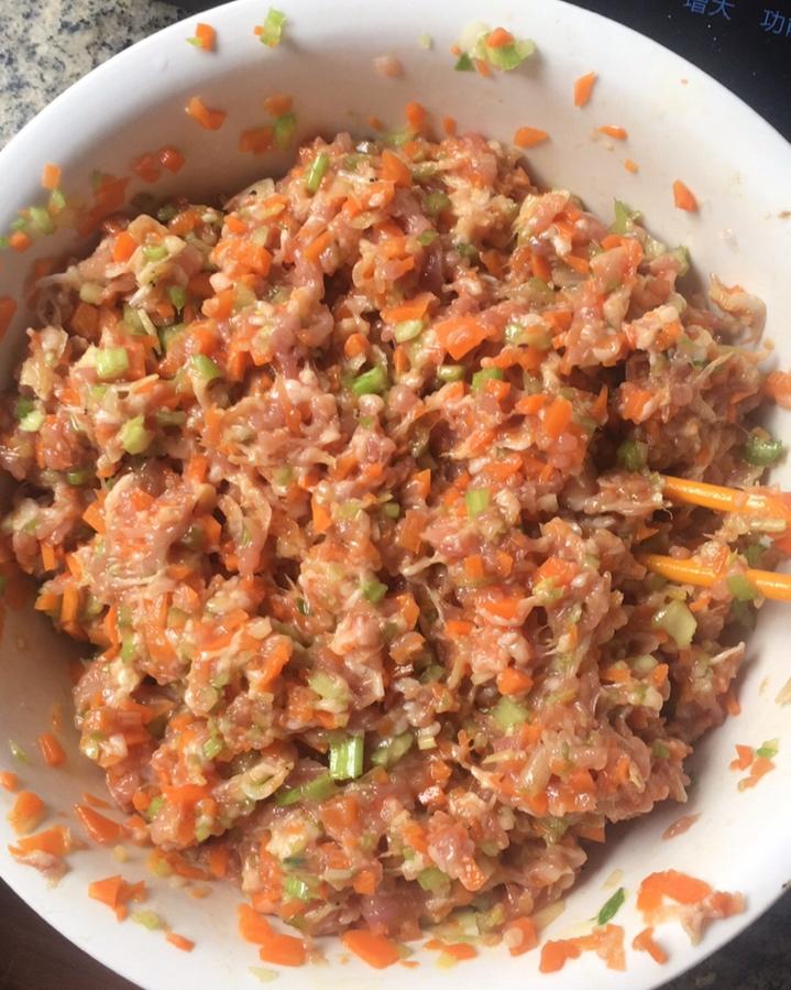 呆布朗熊做的白菜胡萝卜猪肉饺子馅