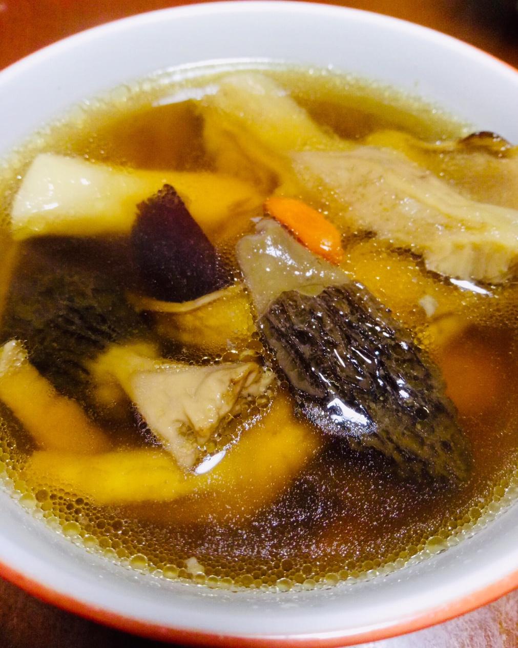 灿烂天空0829做的羊肚菌鸡汤(泡发与食法)