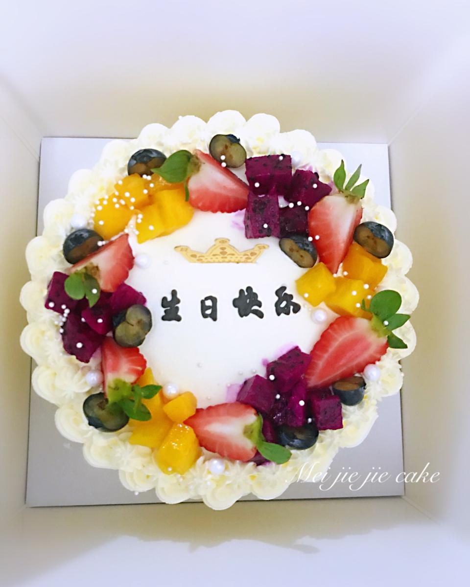 梅姐姐私房烘焙做的草莓生日蛋糕