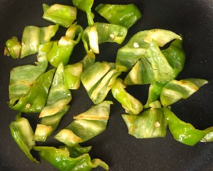 神仙下饭菜~农家小吃(青椒肉片土鸡蛋)的做法 步骤4
