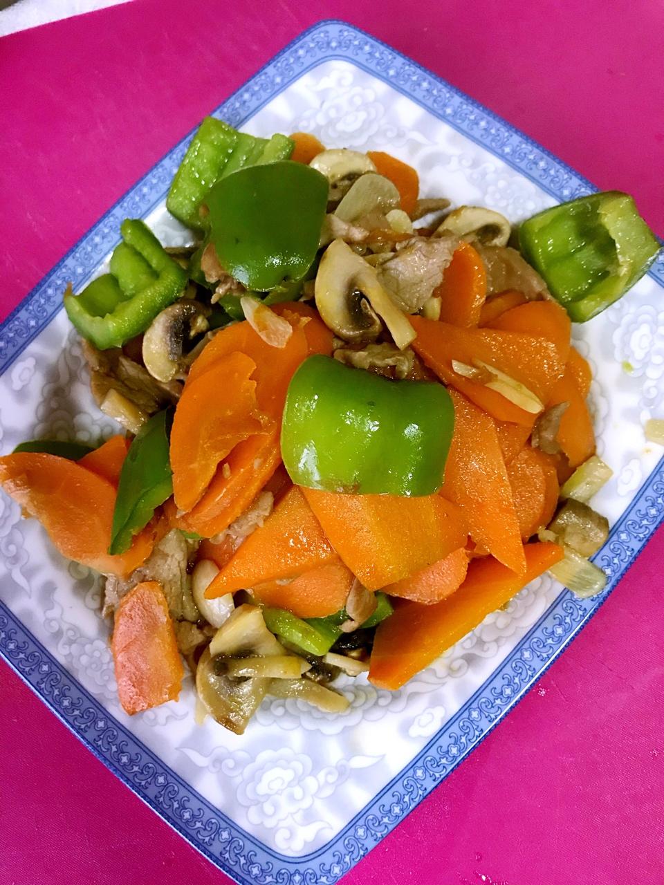 fay小厨做的青椒蘑菇炒肉