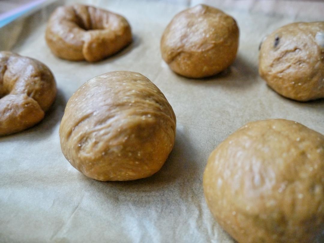 【摩卡豆豆餐包的做法步骤图，怎么做好吃】姚小胖MissYiu-制作