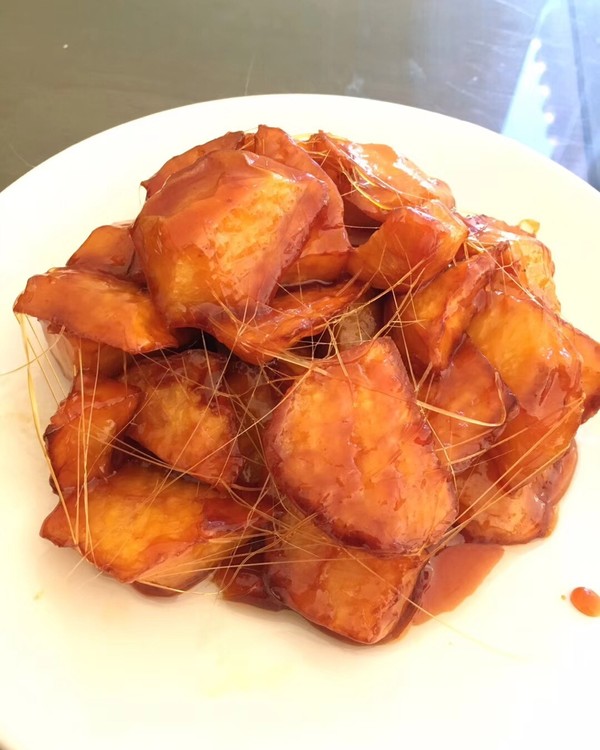 家常菜 拔丝地瓜 七秒记忆y做的拔丝地瓜 赞 黄壤地瓜,绵白糖,花生油