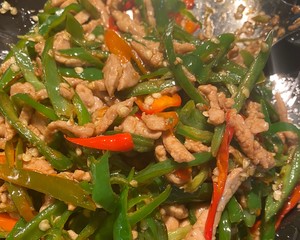 川菜小炒之魂—青椒肉丝的做法 步骤7