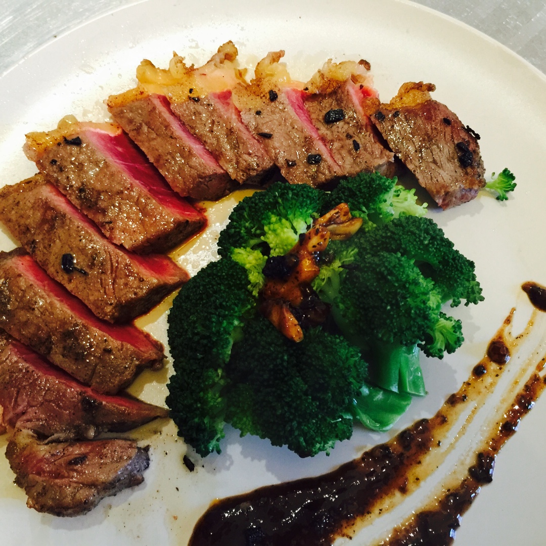 牛小宝的美食做的完美牛排-米其林大厨的煎牛排方法