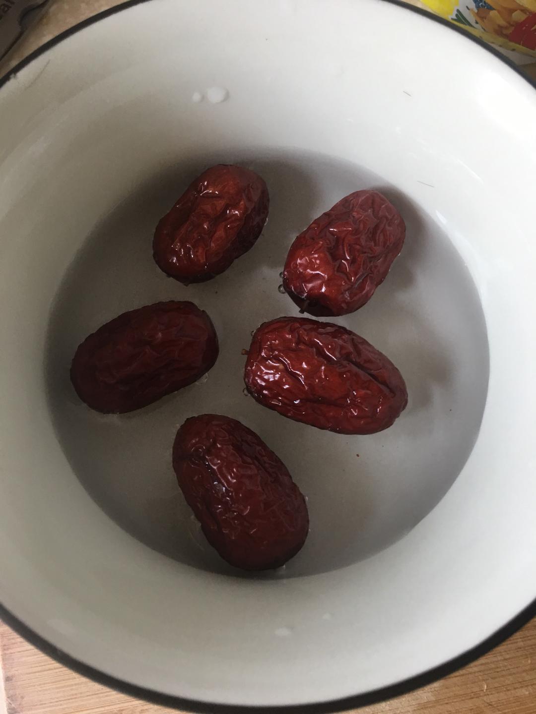 宝宝辅食莲藕红枣泥(8个月以上)