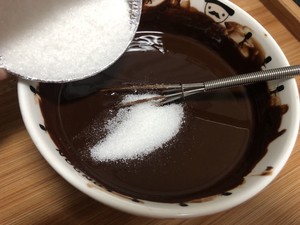 简化版熊谷裕子巧克力蛋糕的做法 步骤4