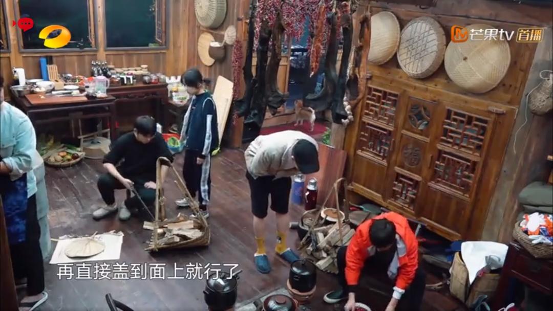 小龙虾伊面(向往的生活3)