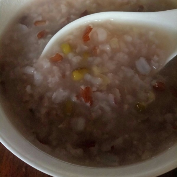 2017年05月26日红豆绿豆赤米百合大米眉豆黄豆海带丝炖鸭的做法图片