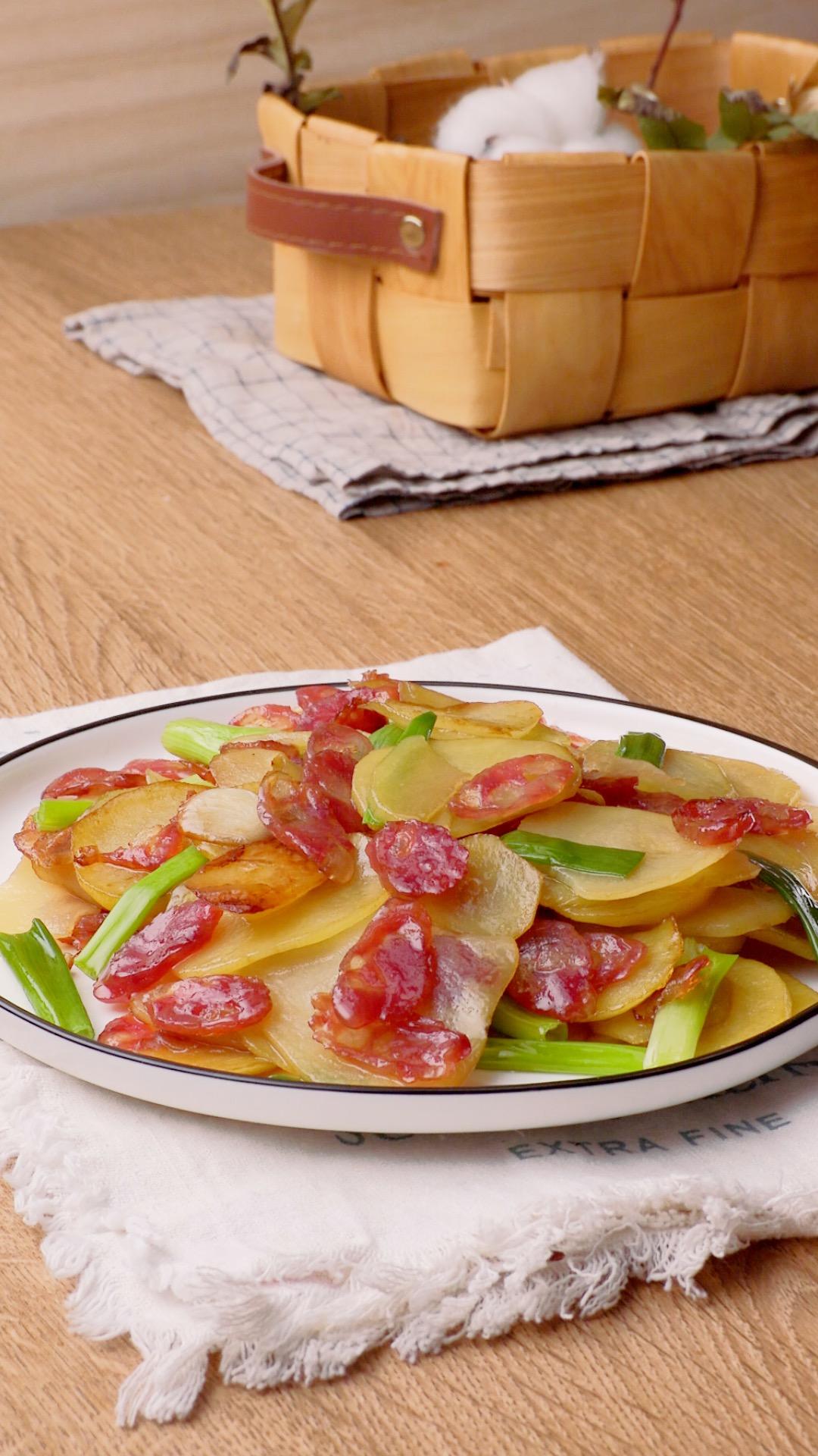 土豆炒腊肠 下厨房