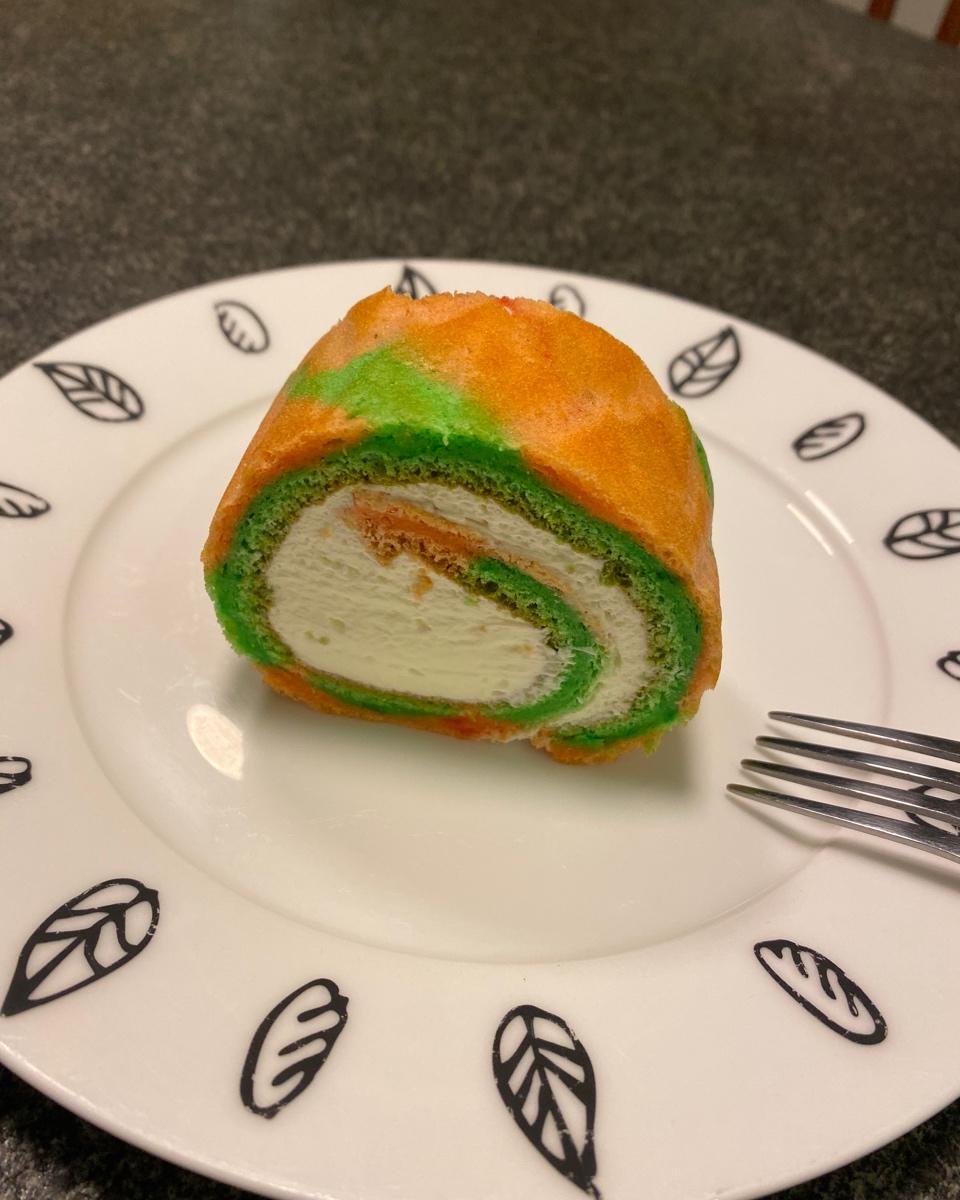 请说普通话咩做的彩虹蛋糕卷