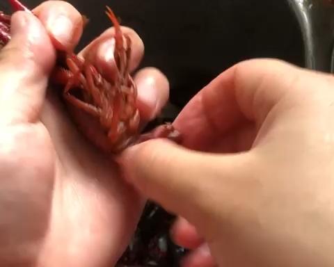 彻底清洗清理小龙虾，简单又干净的做法 步骤7