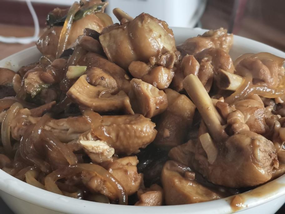 家常菜 香菇炖鸡            用料            鸡