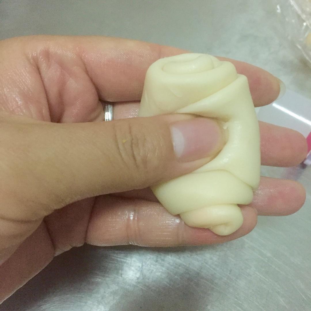 【最详细的蛋黄酥方子修订版（新手必看）的做法步骤图】唯一牛妈妈-制作