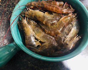 柠檬百香果基围虾的做法 步骤1