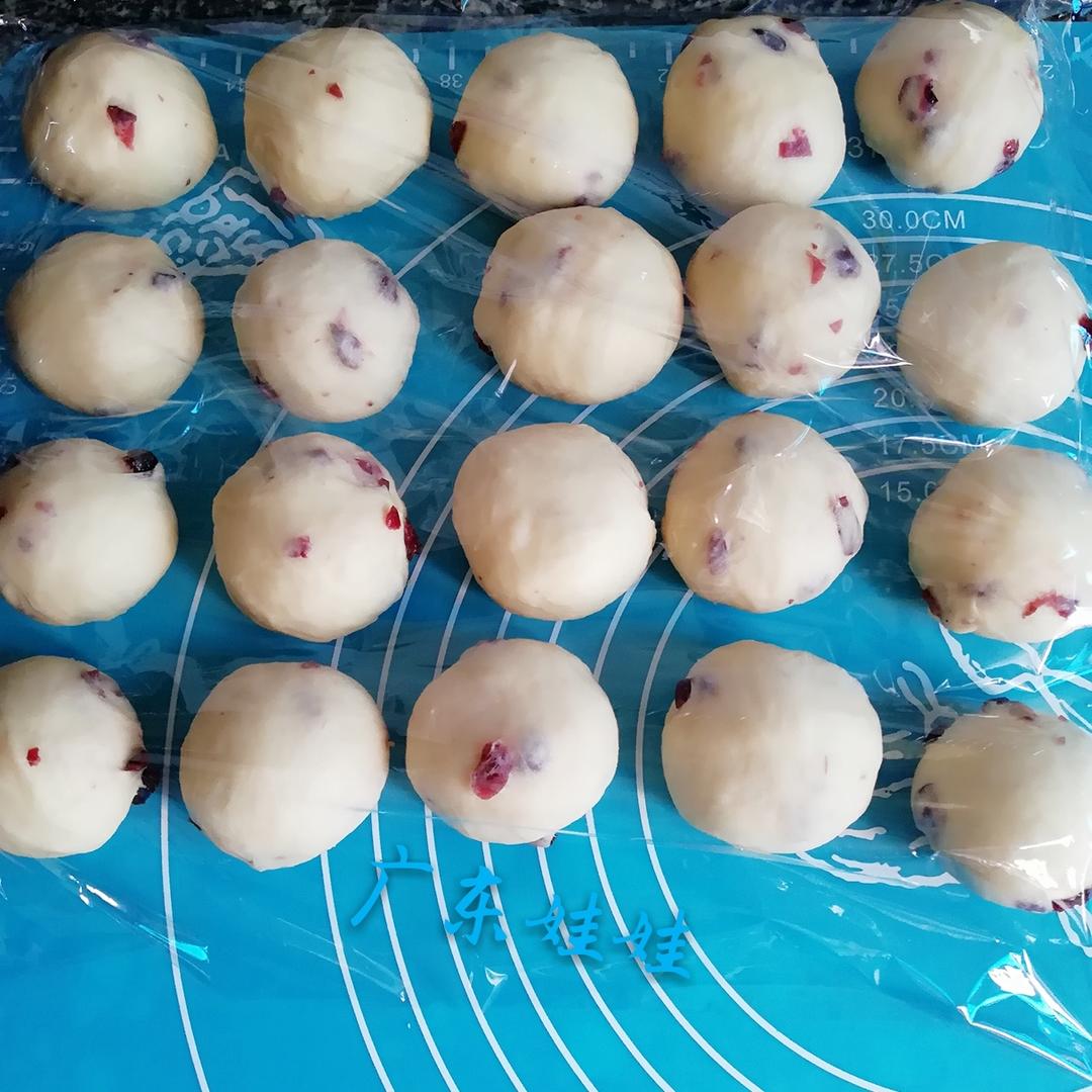 【奶黄蔓越莓餐包的做法步骤图,怎么做好吃】小厨蔡蔡-制作