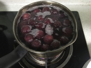 杨梅饮--超简单的夏日饮品的做法 步骤2