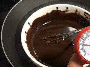 简化版熊谷裕子巧克力蛋糕的做法 步骤2