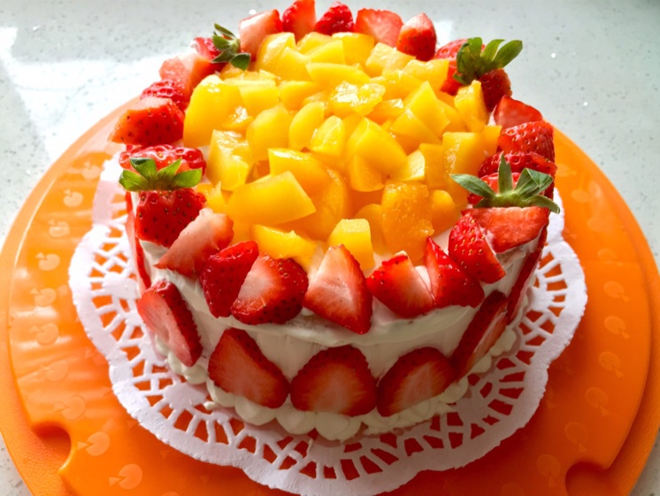 keke萌萌做的水果生日蛋糕