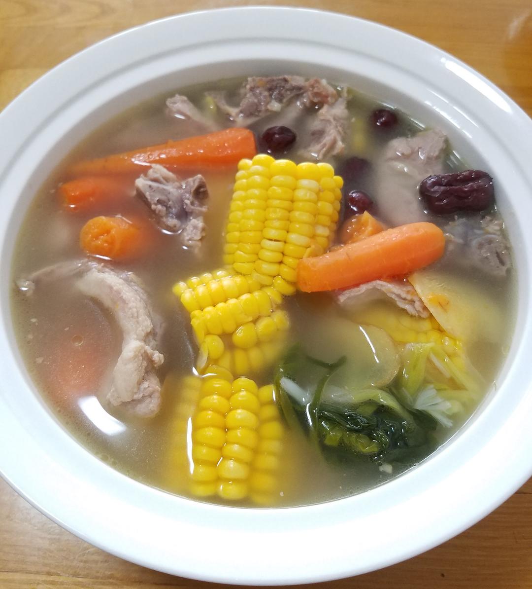 胡萝卜玉米炖排骨的做法