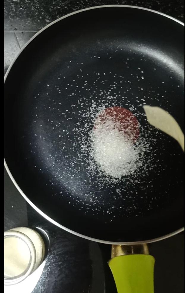 焦糖奶茶的做法 步骤1