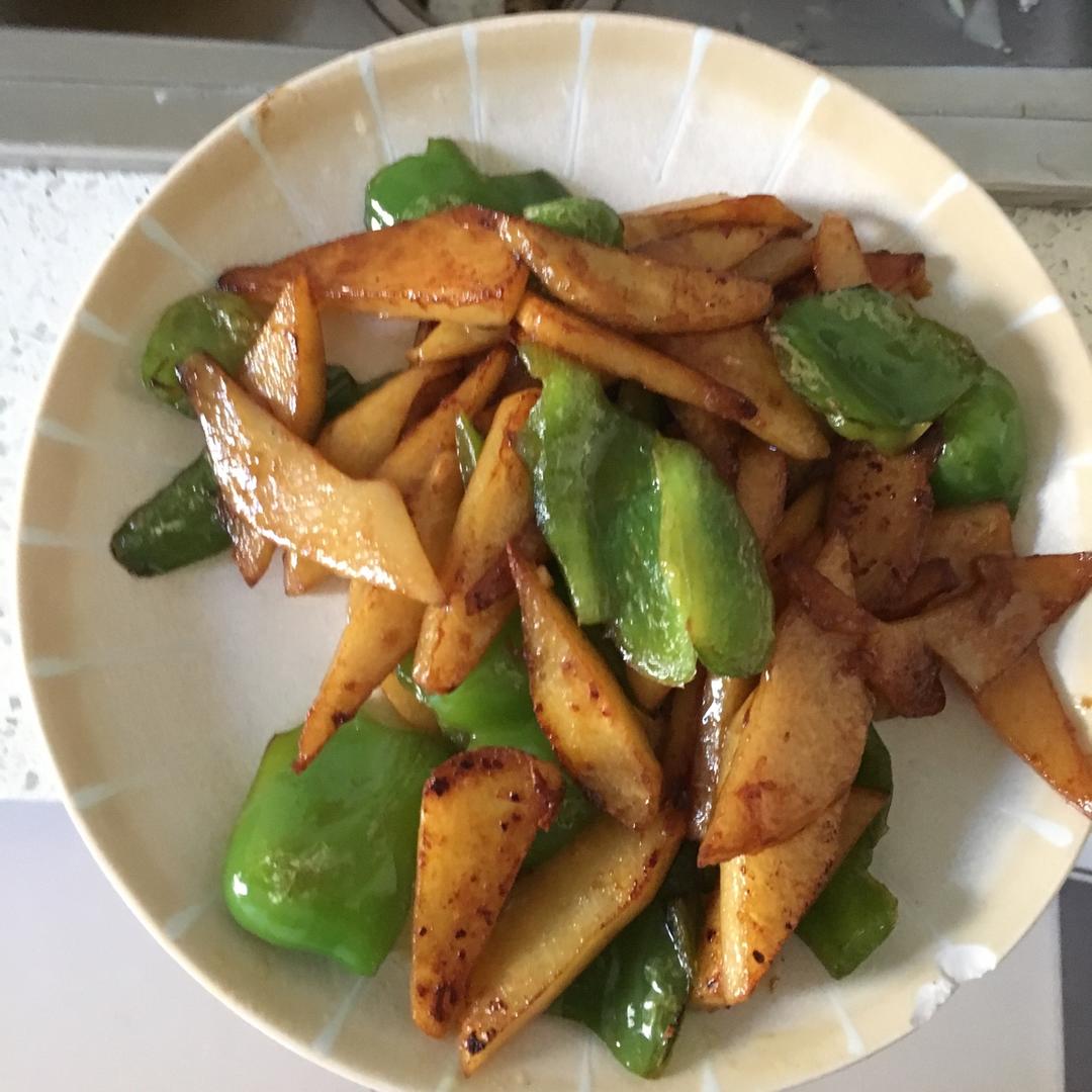大旭做菜做的青椒土豆素菜也可以香香的