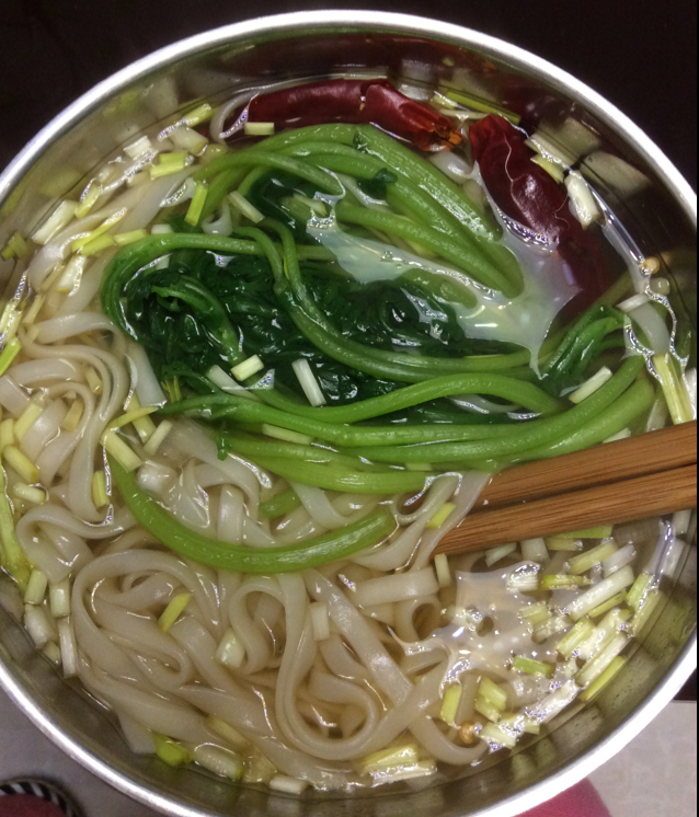 暮色·做的家常酸汤面