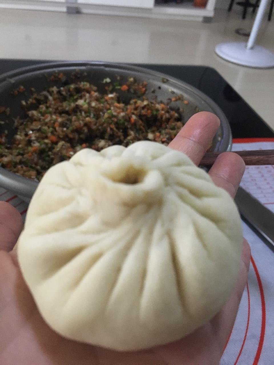 包子的诀窍 很棒的方子,第一次就成功了,香菇胡萝卜肉馅,家里老大是东