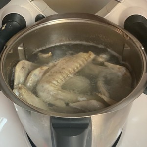 周黑鸭(鸭翅膀、鸭掌)的做法 步骤2