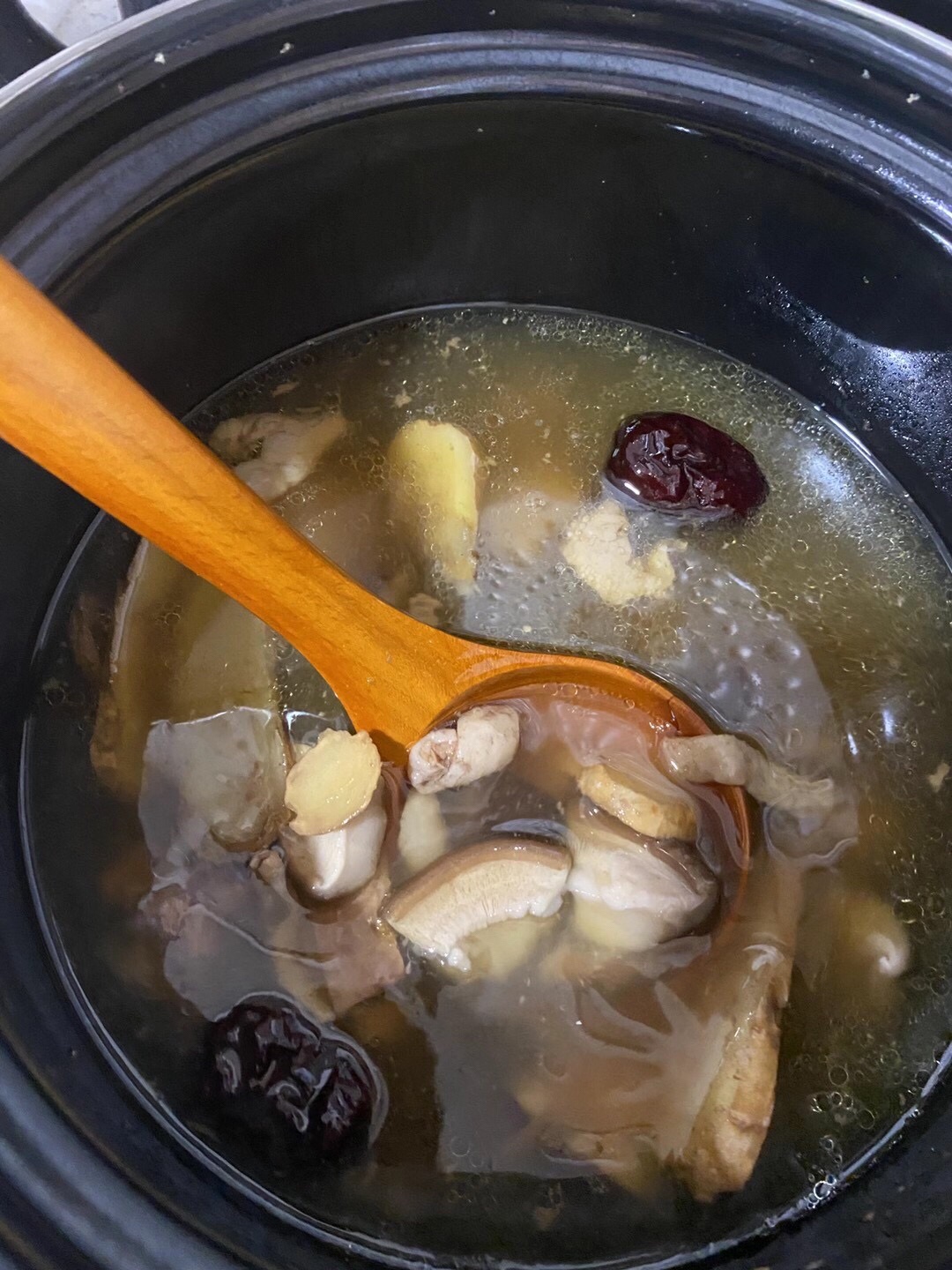 电饭煲 香菇炖鸡汤            用料         